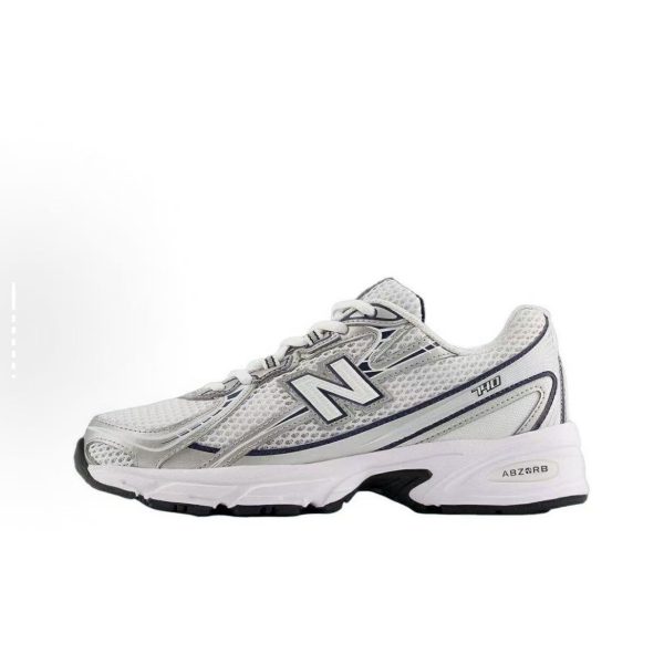 New Balance 740
